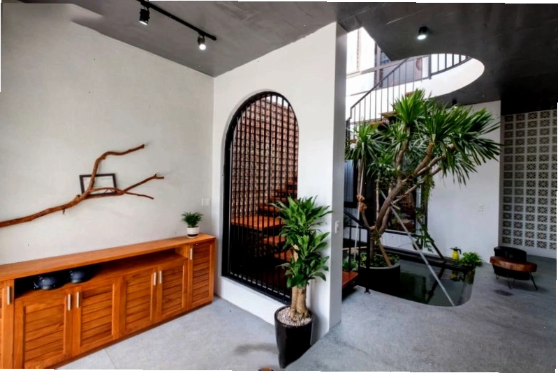 Thiết kế vòm cửa độc đáo và giếng trời đón ánh sáng tự nhiên
