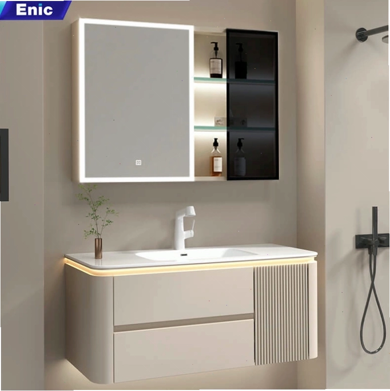 Trang trí sảnh nhà mái Nhật với cây xanh và đồ decor