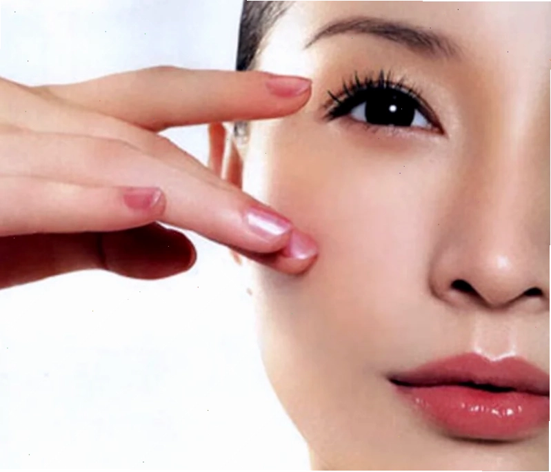ảnh gái 18+ với đôi mắt long lanh và nụ cười rạng rỡ